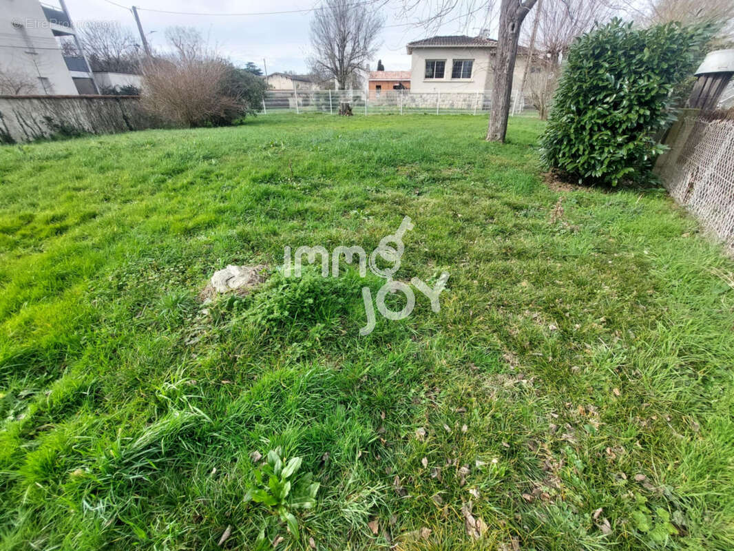 Terrain à LABARTHE-SUR-LEZE