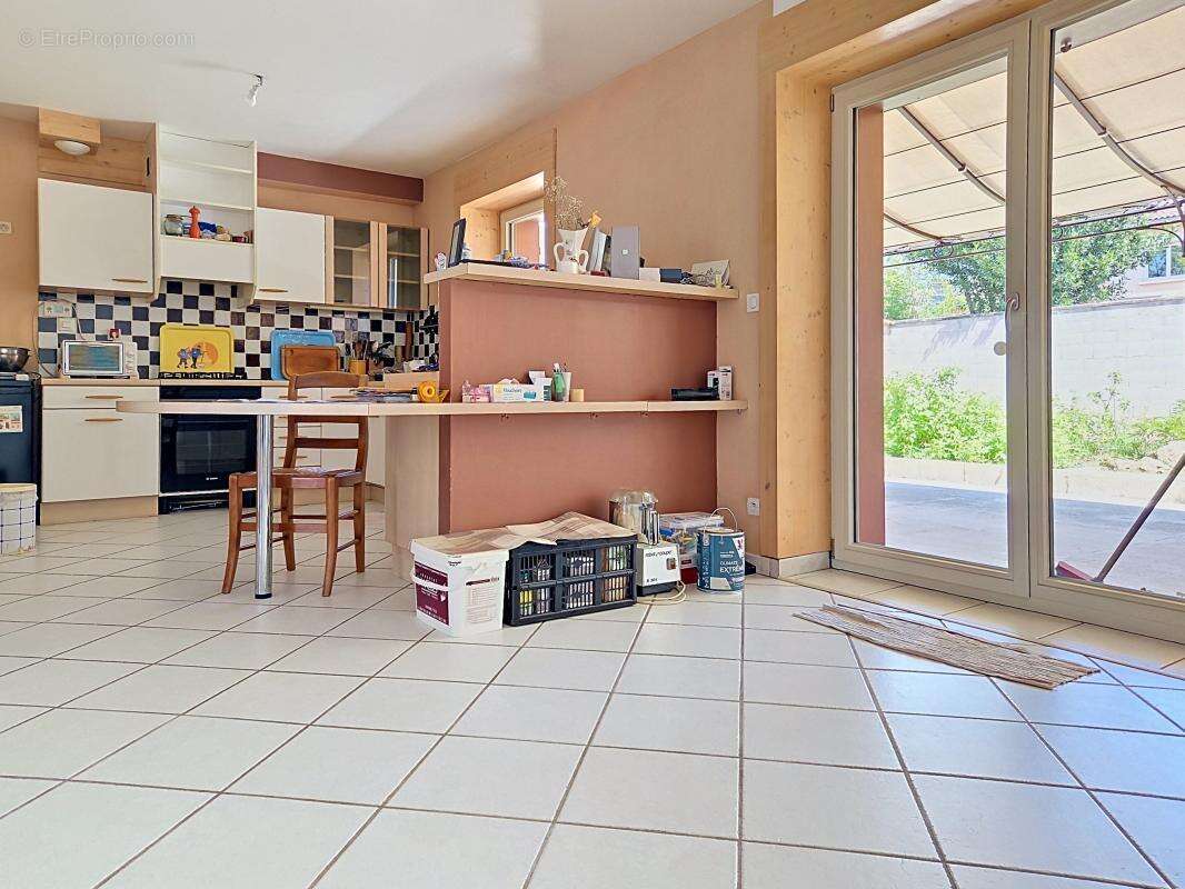 Maison - 4 Chambres - Buanderie - Jardin - Garage - Carport - photo 15