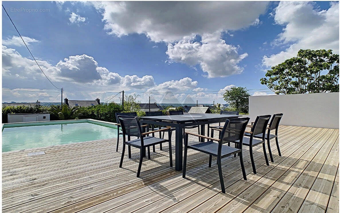 Maison à LE RELECQ-KERHUON