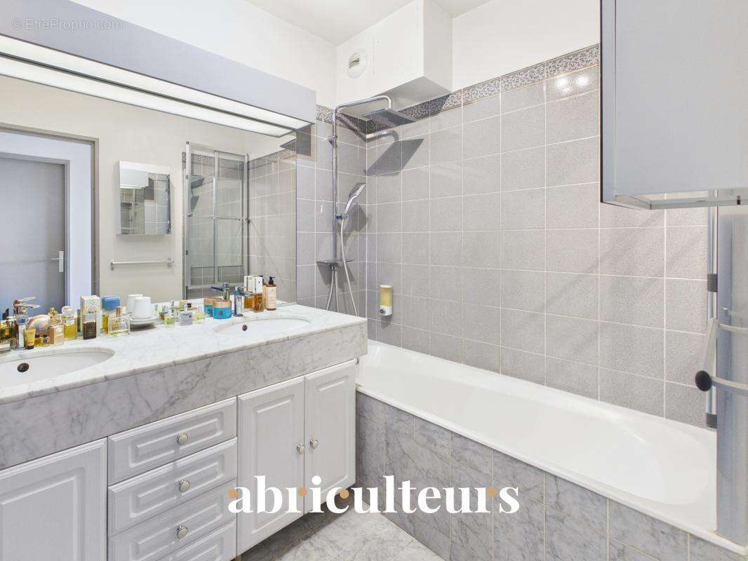 Appartement à CHARENTON-LE-PONT