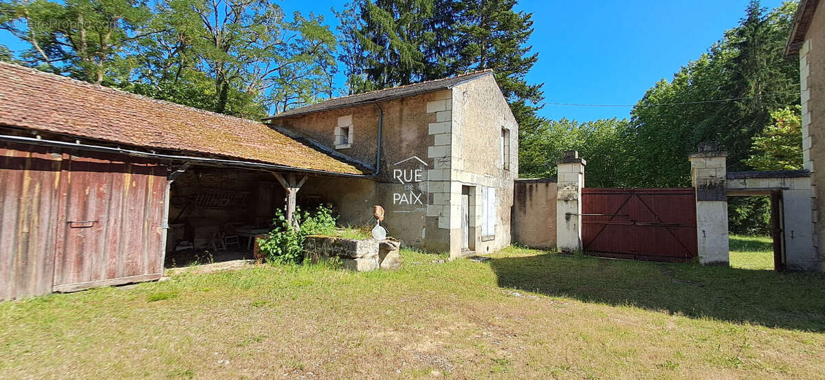 Maison à LENCLOITRE