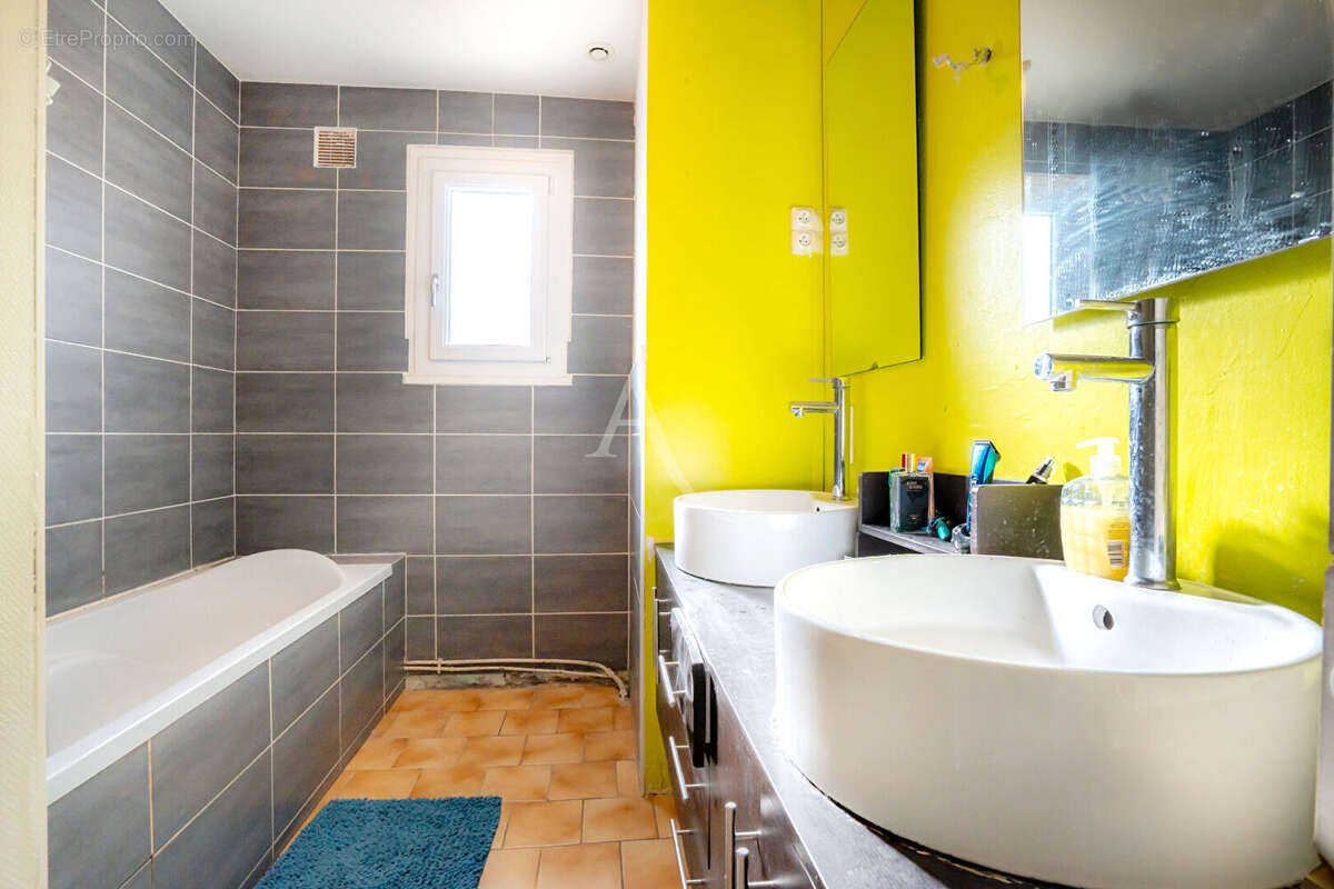 Maison à LE PUY-NOTRE-DAME