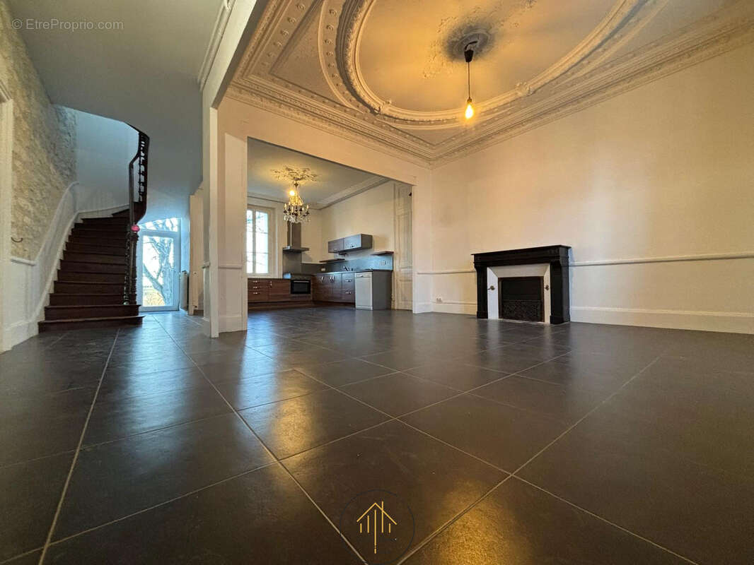 Maison à RUELLE-SUR-TOUVRE