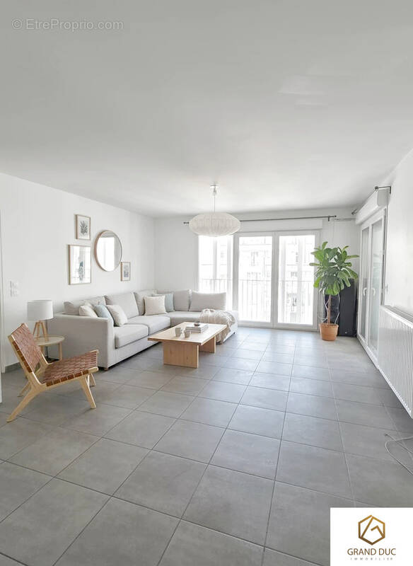 Appartement à MARSEILLE-2E