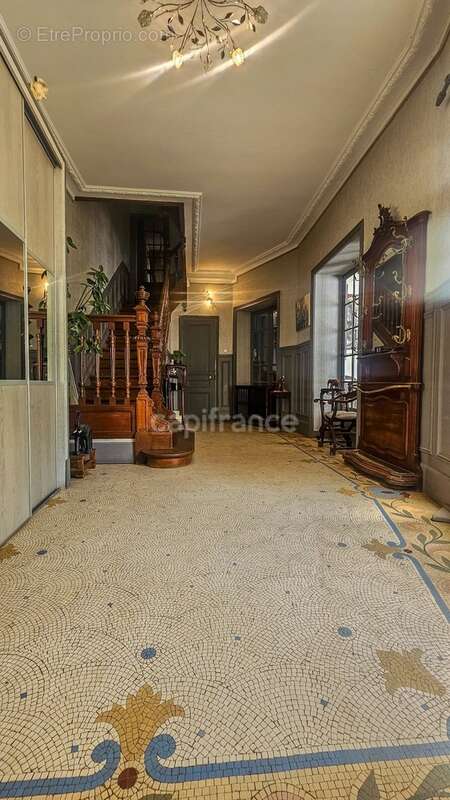 Plein centre ville d' ETAMPES (91) propriété à vendre 13 pièces, avec grand garage, 2 dépendances et terrain clos de 997 m² - photo 12