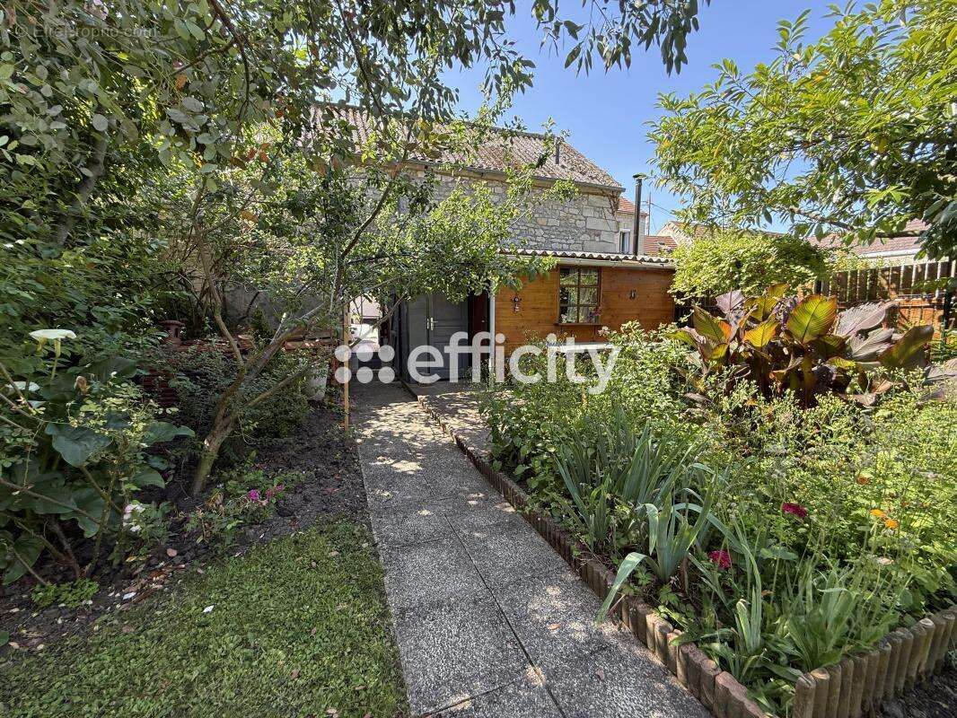 Maison à VERNEUIL-EN-HALATTE