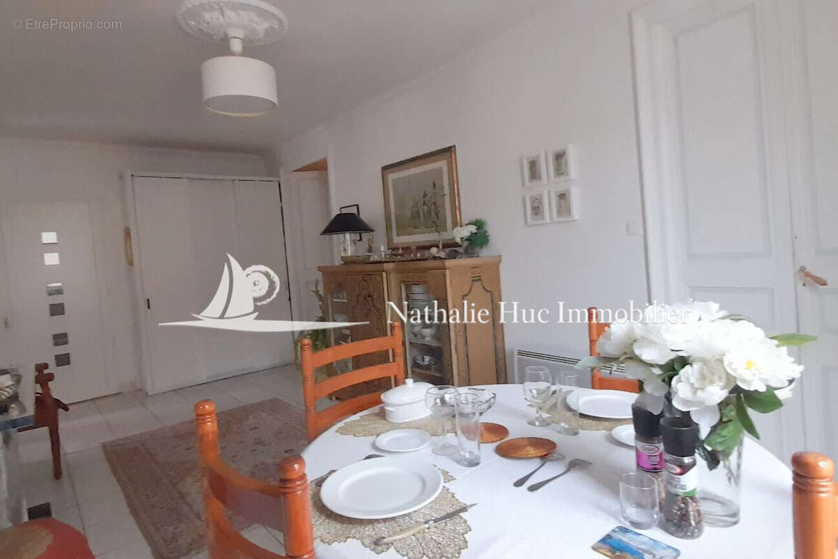 Maison 300 m² à Saint-Laurent-De-La-Salanque  - photo 3