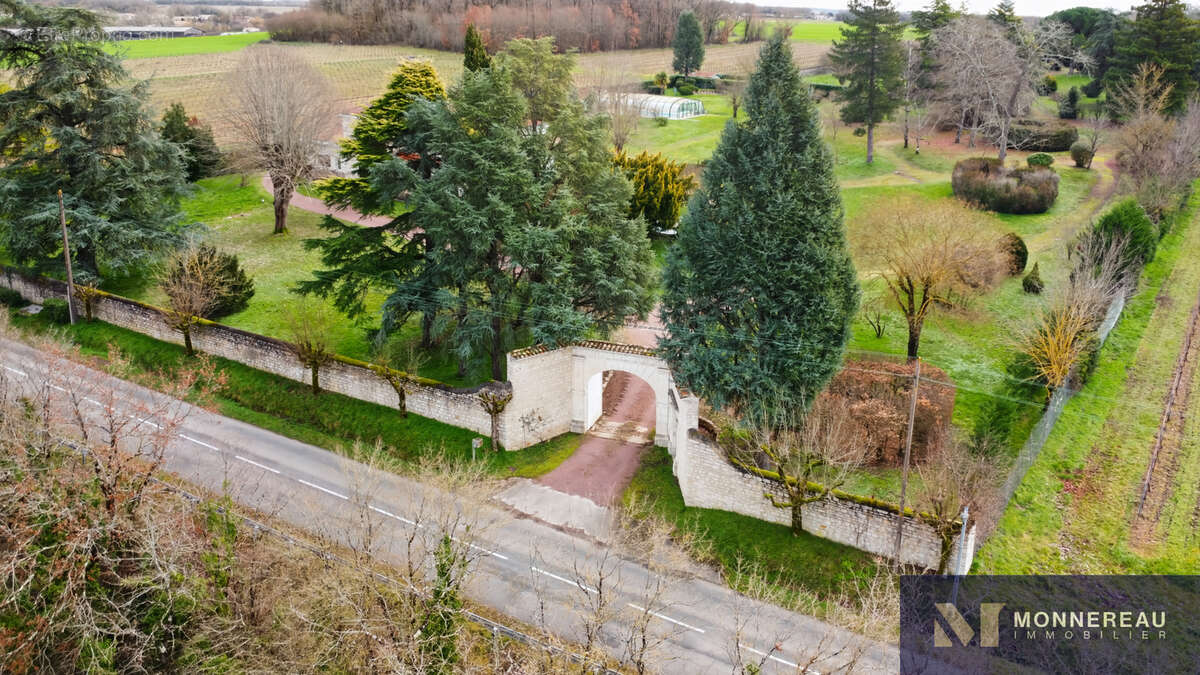 Maison à ROULLET-SAINT-ESTEPHE