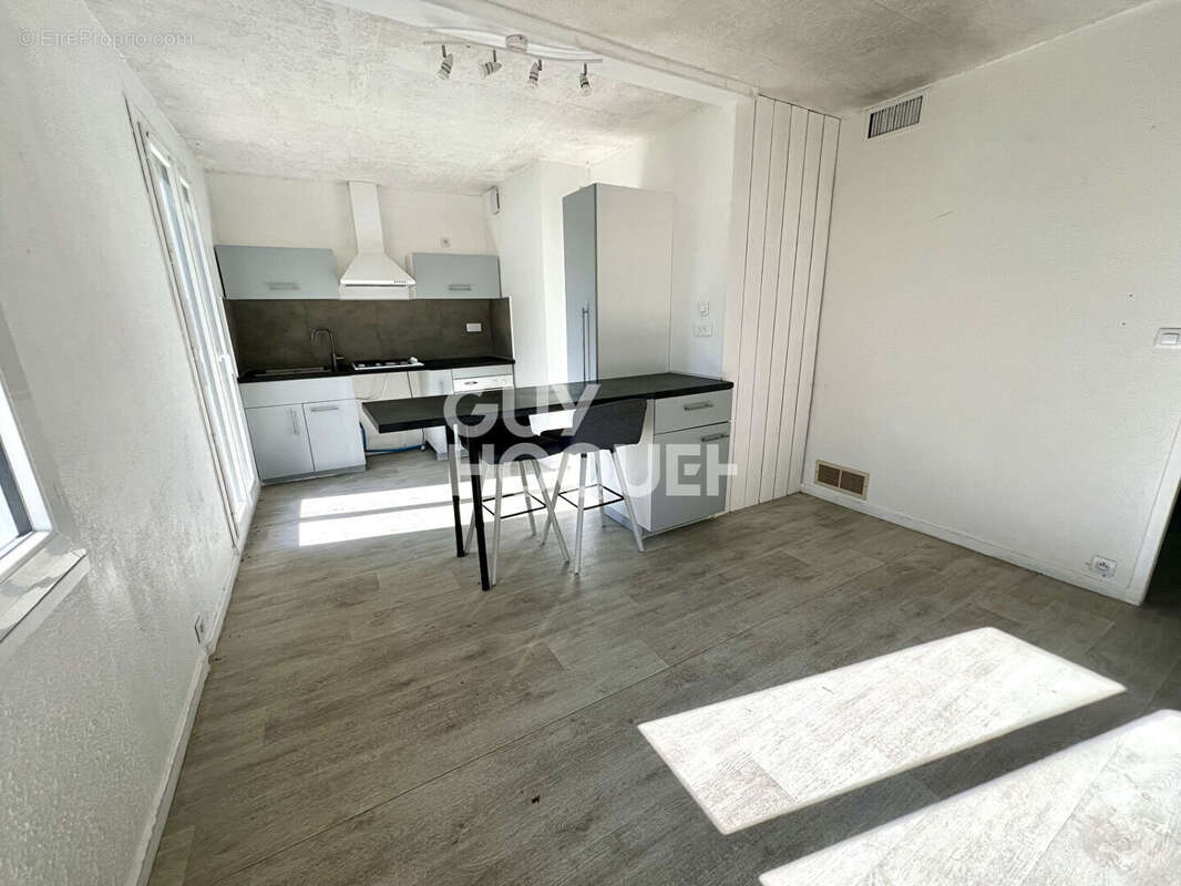 Maison à ESPINASSE-VOZELLE