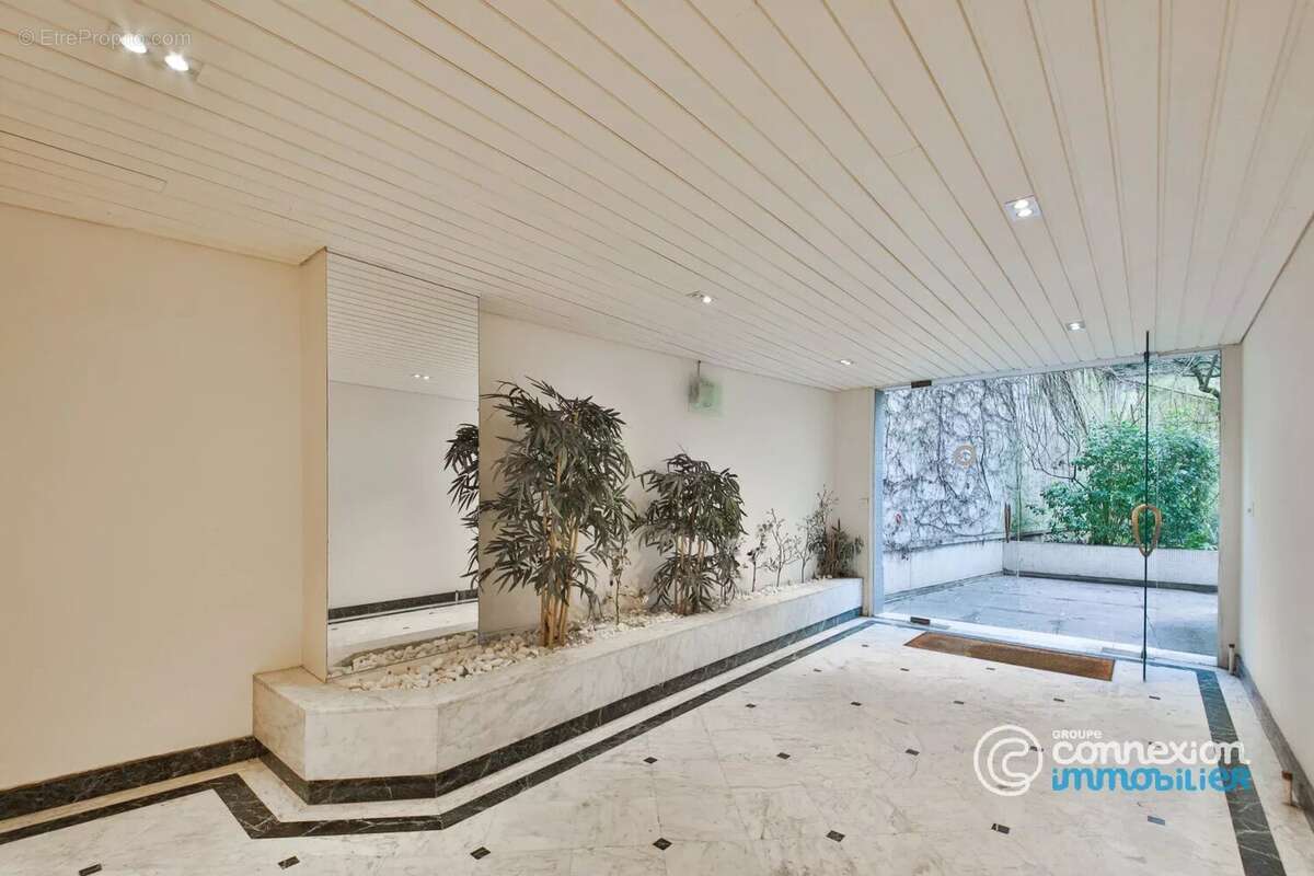 Appartement à PARIS-16E