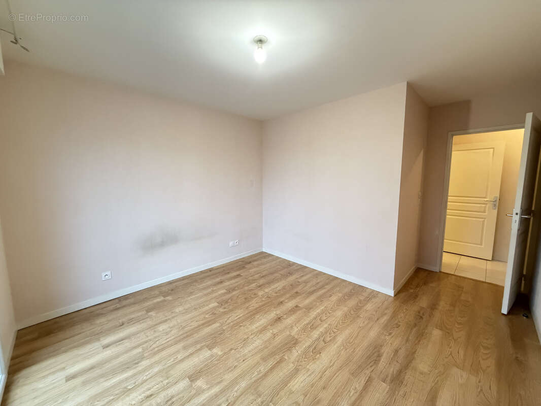 Appartement à AVRILLE