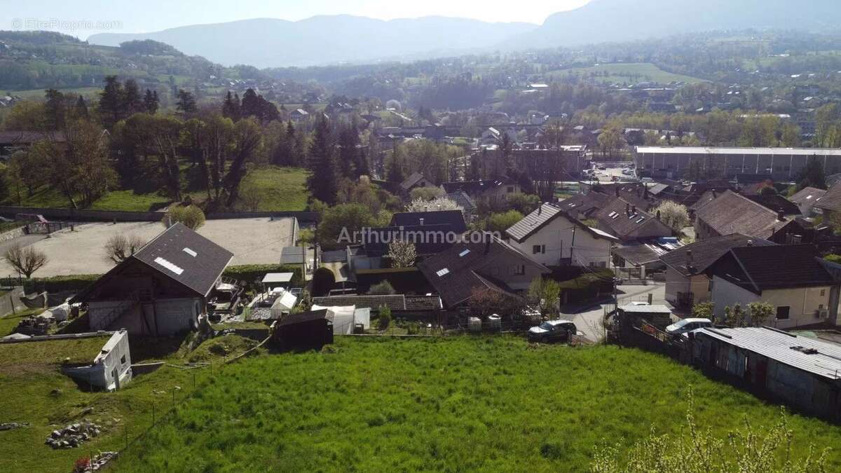 Terrain à GRESY-SUR-AIX