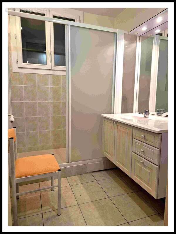 Appartement à BAGNOLS-SUR-CEZE