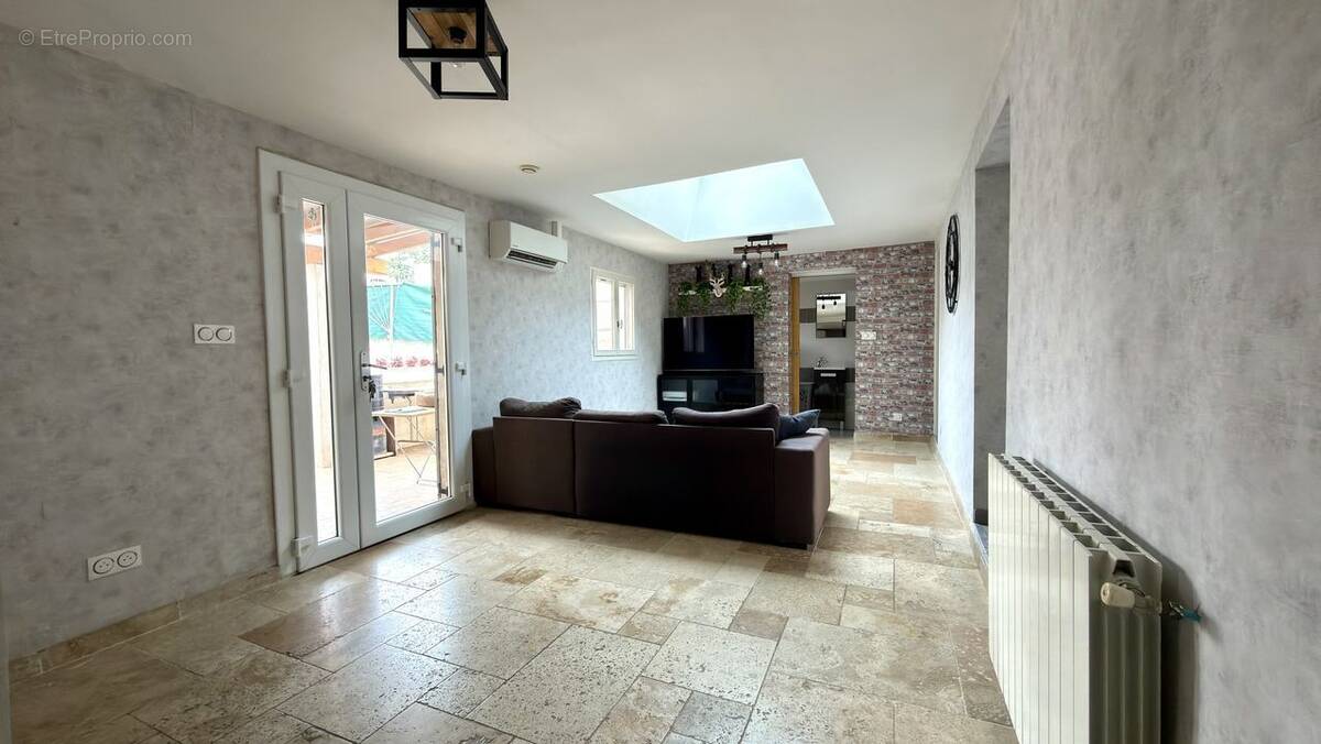 maison de type 3 ; terrasse ; piscine  - Maison à LA PENNE-SUR-HUVEAUNE
