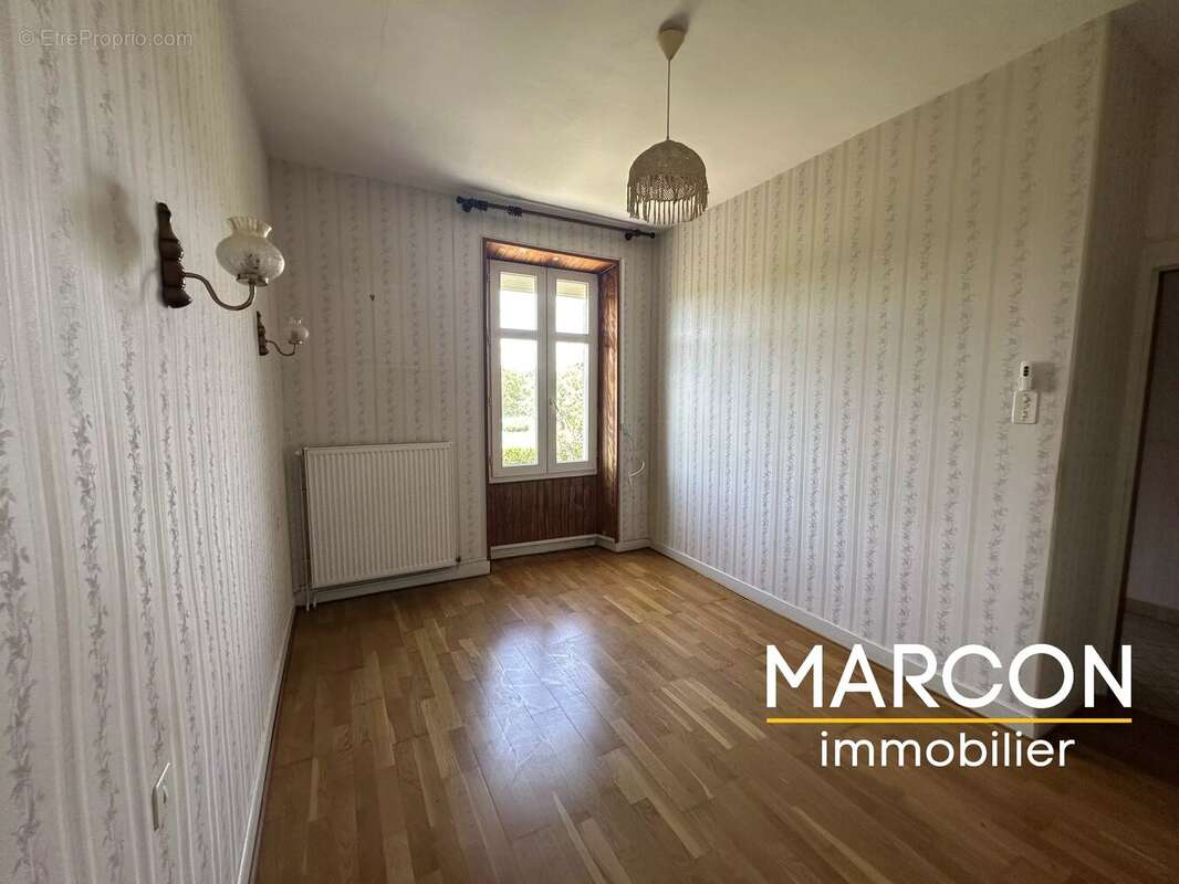 Maison à SAINT-HILAIRE-LA-TREILLE