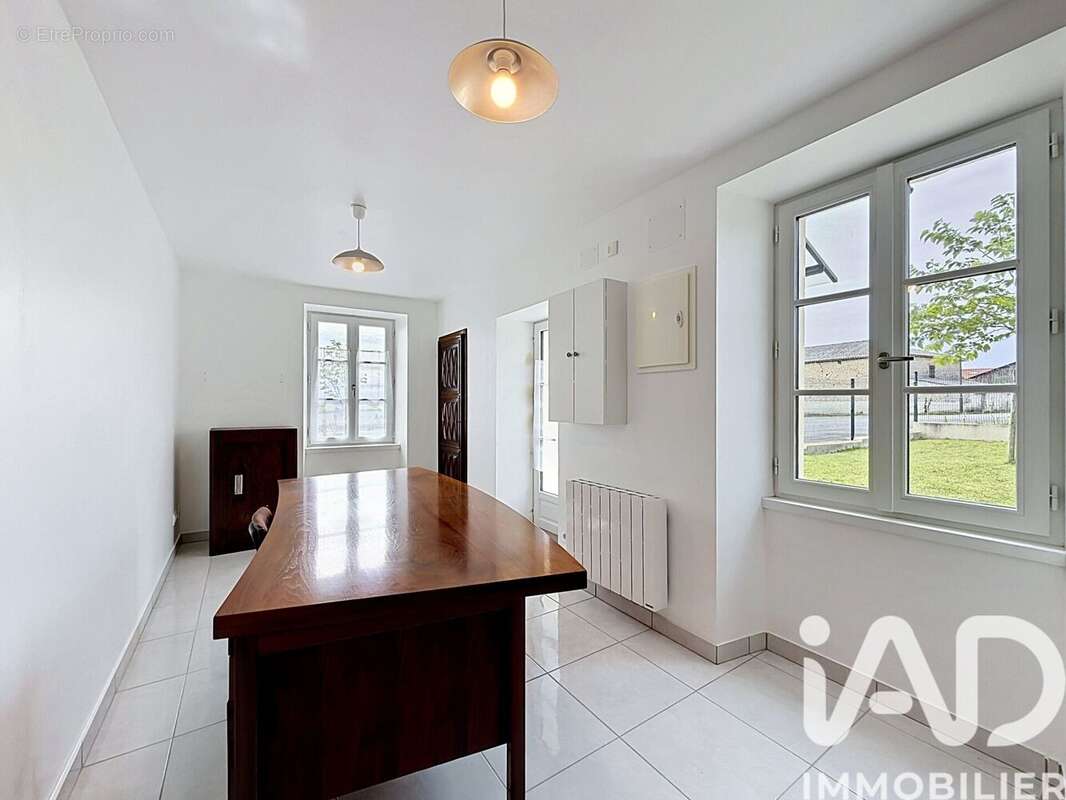 Maison 151 m² à Vignolles  - photo 7