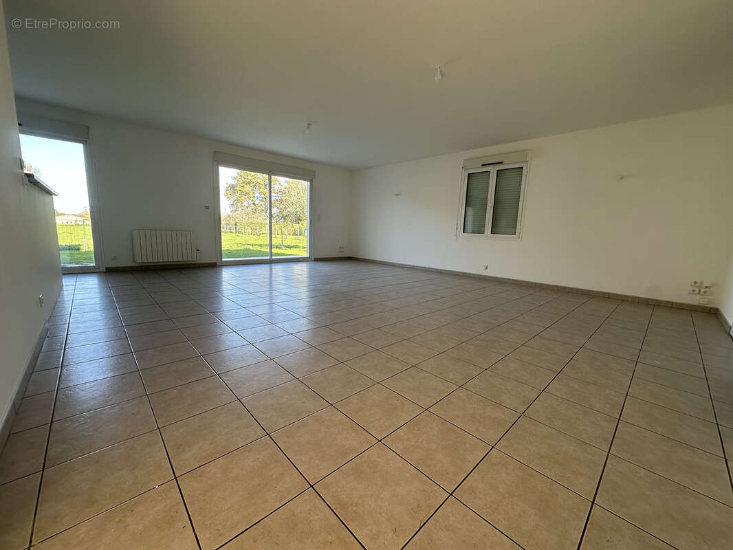 Maison a varzay - photo 8