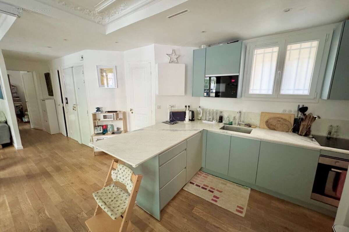 Appartement 72 m² à Paris-10e  - photo 6