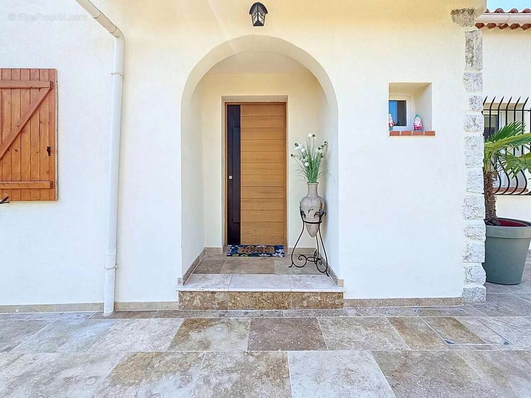 Maison à SAINT-LAURENT-DU-VAR