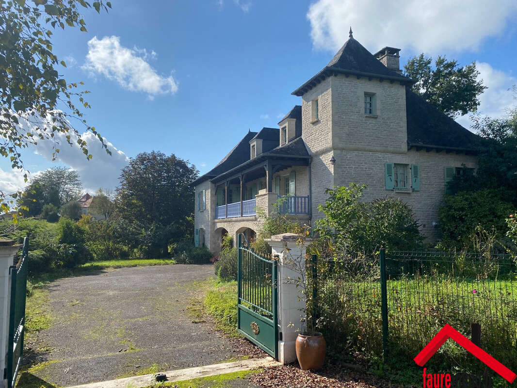Maison à SAINT-PANTALEON-DE-LARCHE