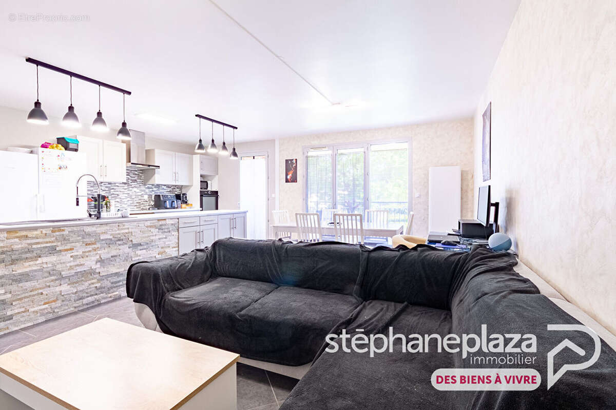 Appartement traversant de 94.5m² - 3 chambres avec BALCON de 13.9m² et DOUBLE GARAGE de 32.5m² - AMBERIEUX-EN-DOMBES - photo 4