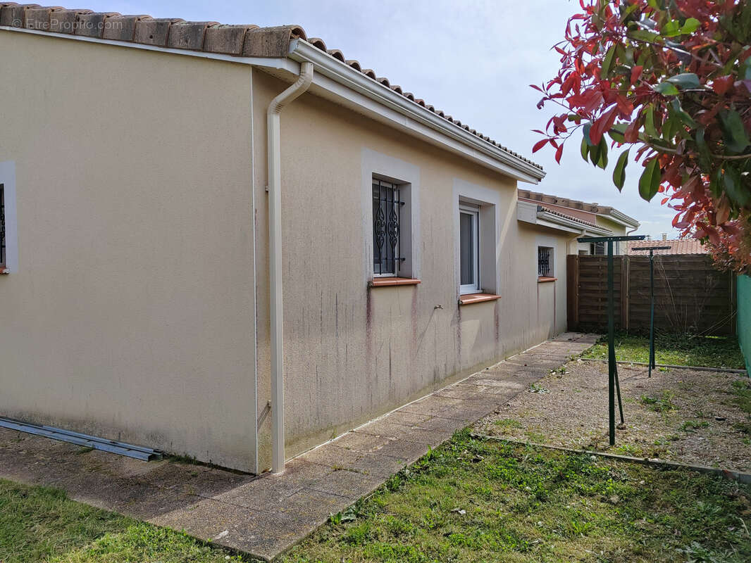 Maison à SAINT-CLAR-DE-RIVIERE