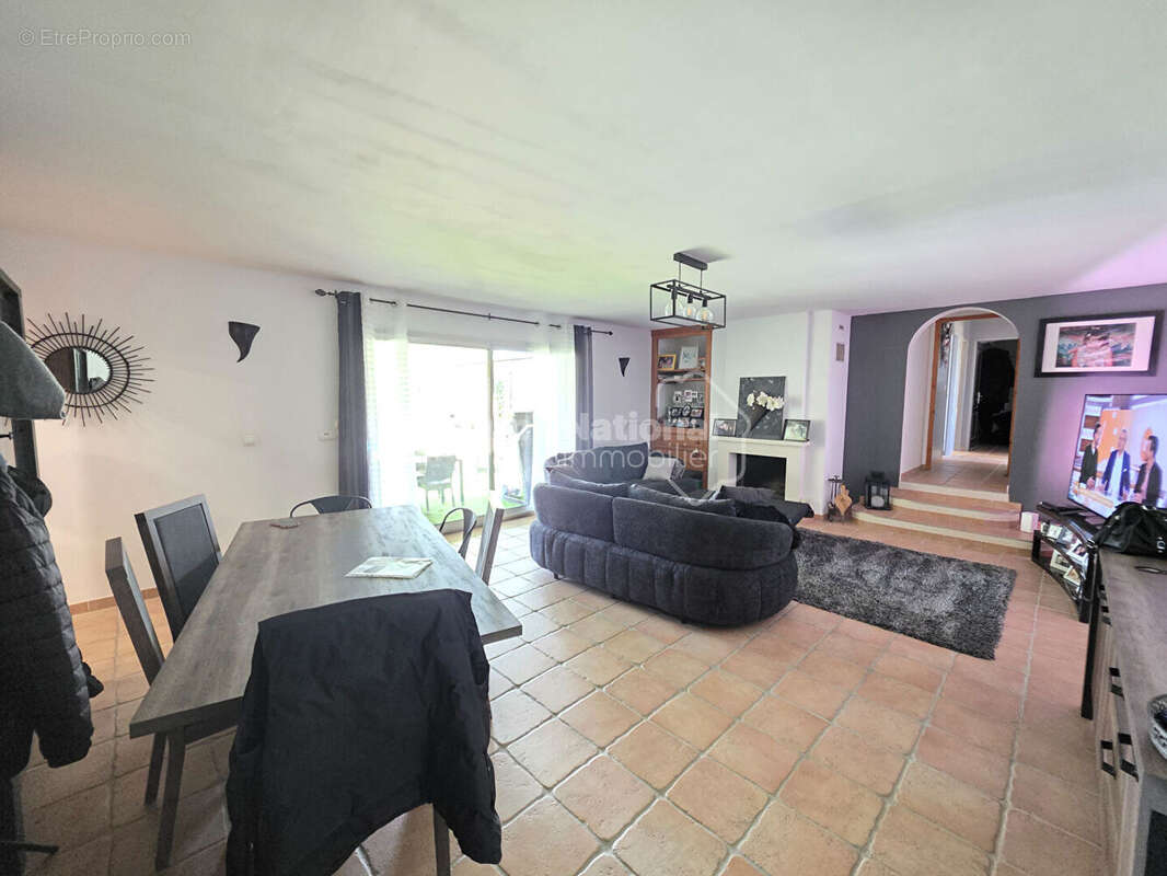 Maison à VINON-SUR-VERDON