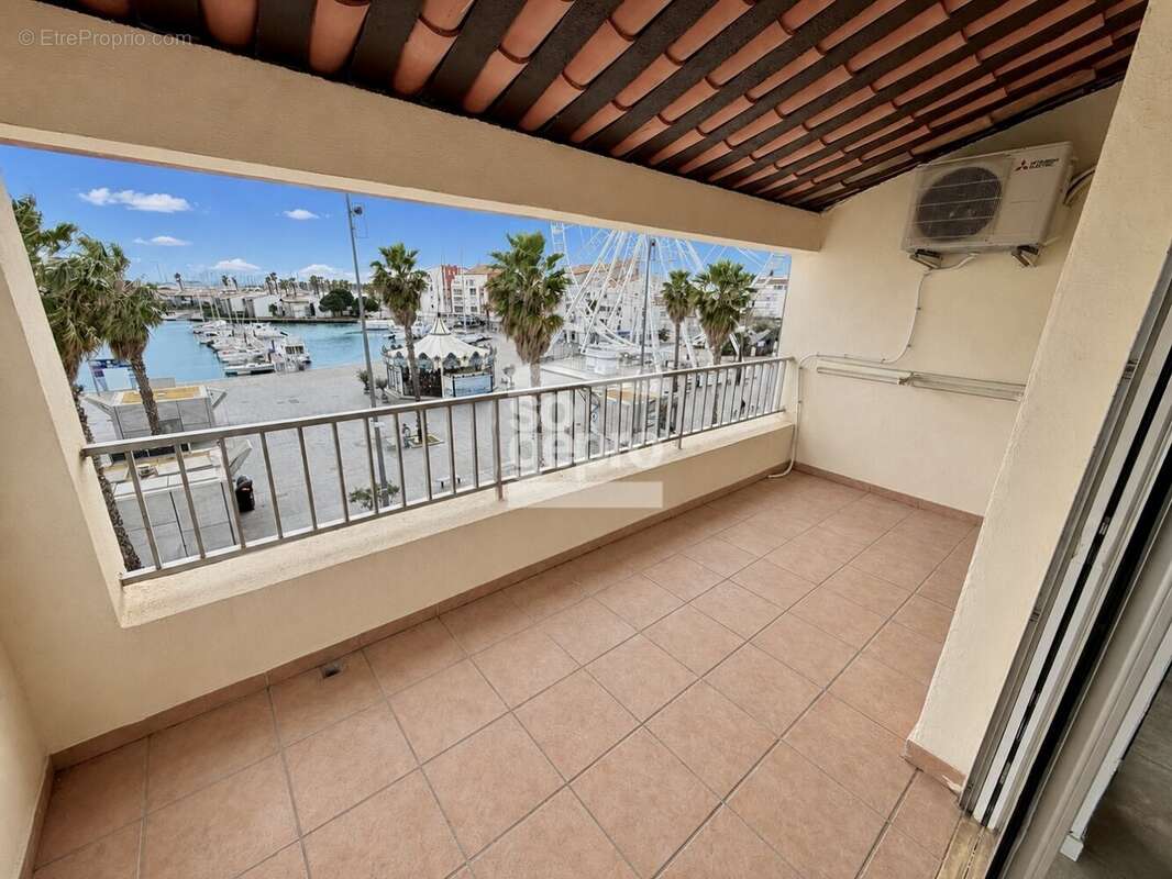 Réf : 2300 - Vente Bel Appartement 3 Pièces avec très belle vue sur le Port du Cap d'Agde ! - photo 2