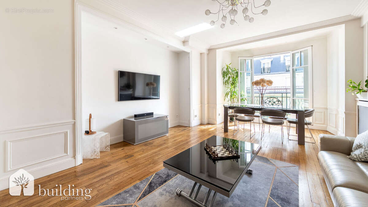 Appartement à PARIS-16E