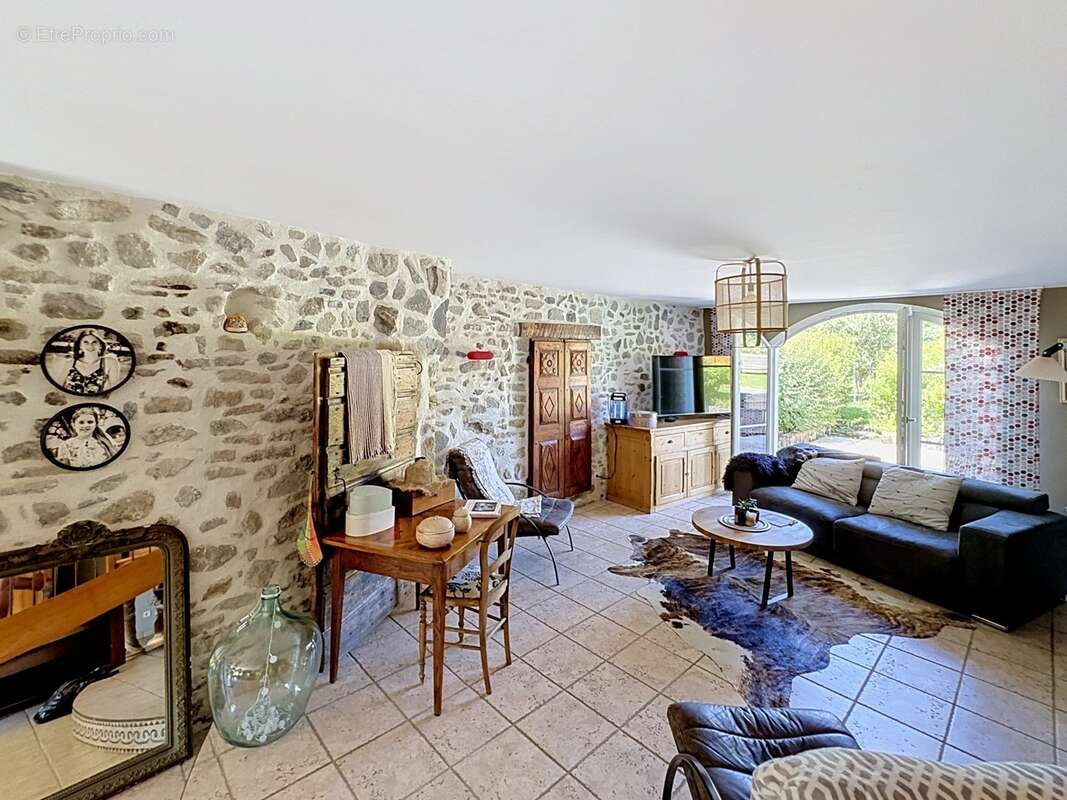 Corps de ferme à vendre 5 pièces CERNEX (74) - photo 10