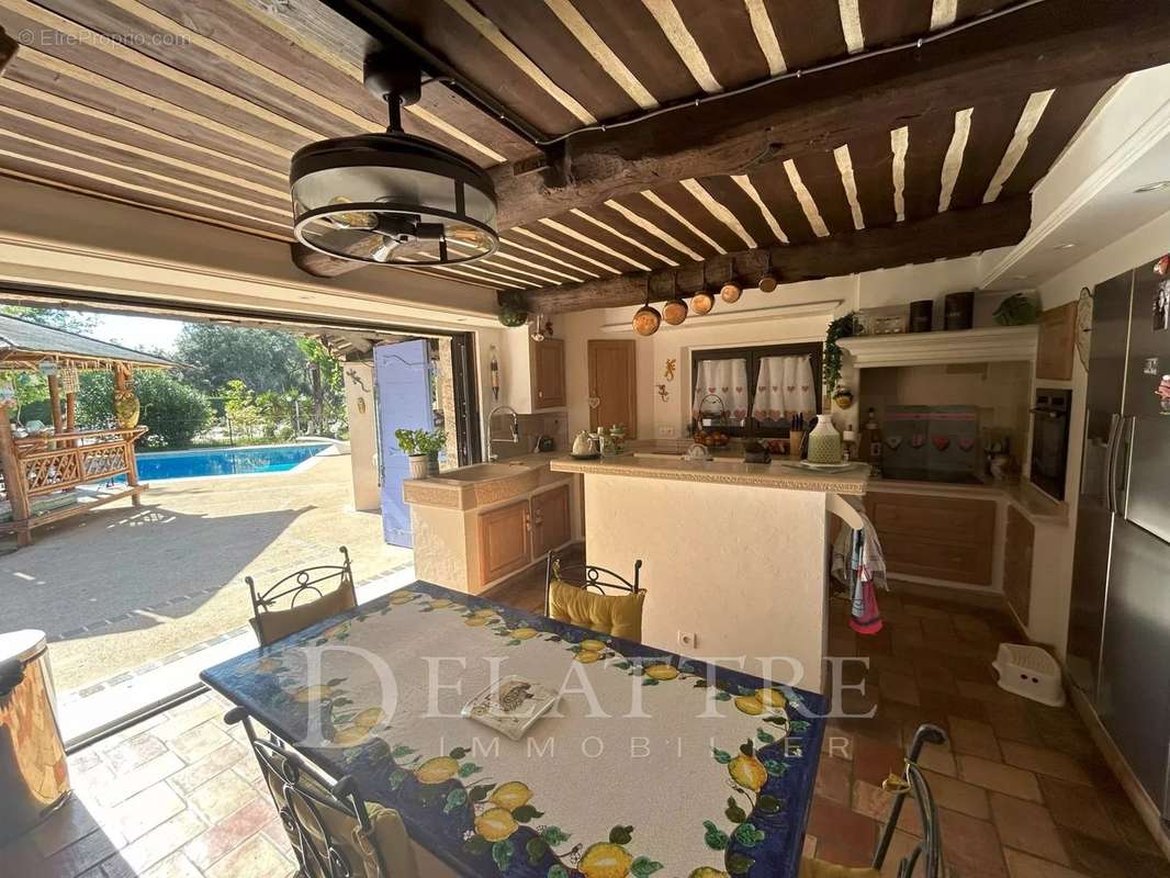 Maison à ROQUEFORT-LES-PINS