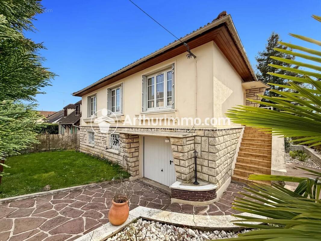 Maison à SOISY-SUR-SEINE