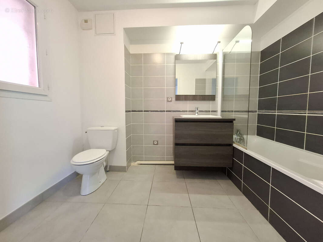 Appartement à MAUGUIO