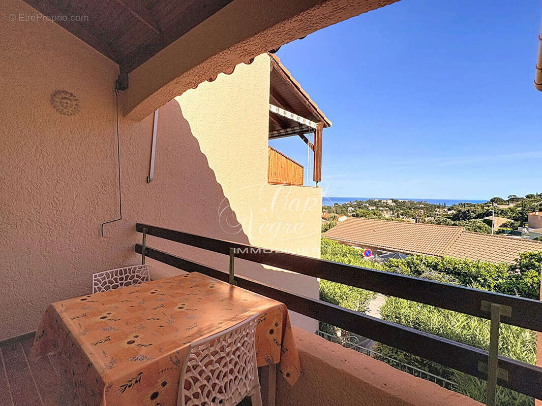 Mazet t3 vue mer rénové dans résidence calme avec piscine à vendre à cavalaire sur mer - golfe de saint tropez - photo 18