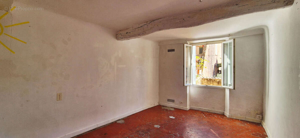 Appartement à COTIGNAC