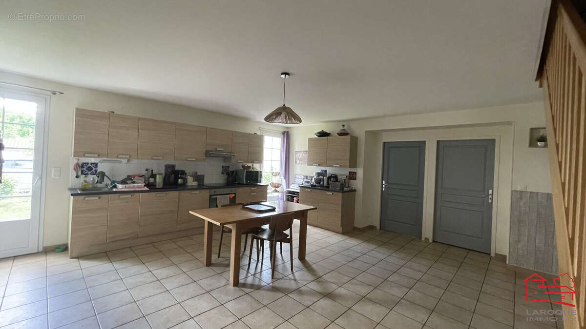 Appartement à LAROQUE-TIMBAUT