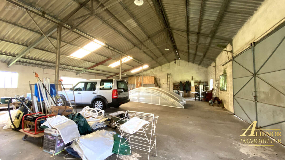 Maison avec piscine, studio et hangar de 255m²  - 24310 Bourdeilles - photo 16