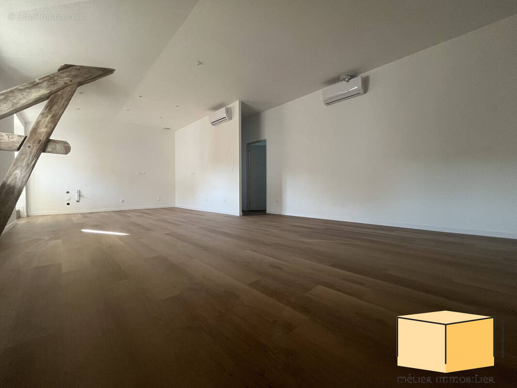 Appartement à YENNE