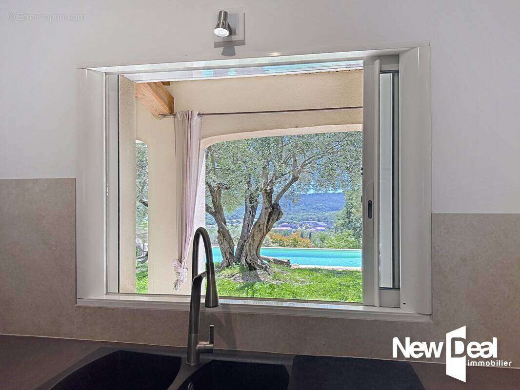 MONTAUROUX Vue imprenable pour cette villa contemporaine  d’environ 225 m² - photo 8