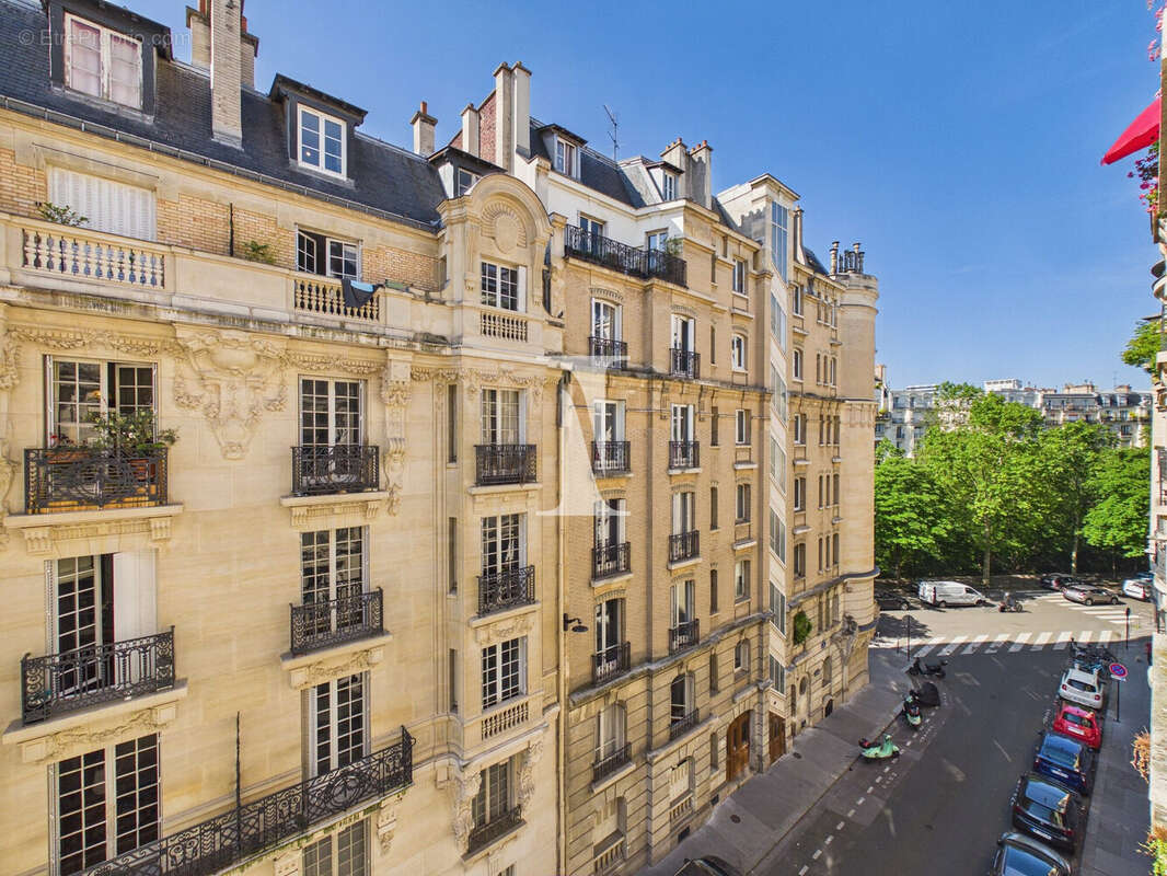 Appartement à PARIS-17E