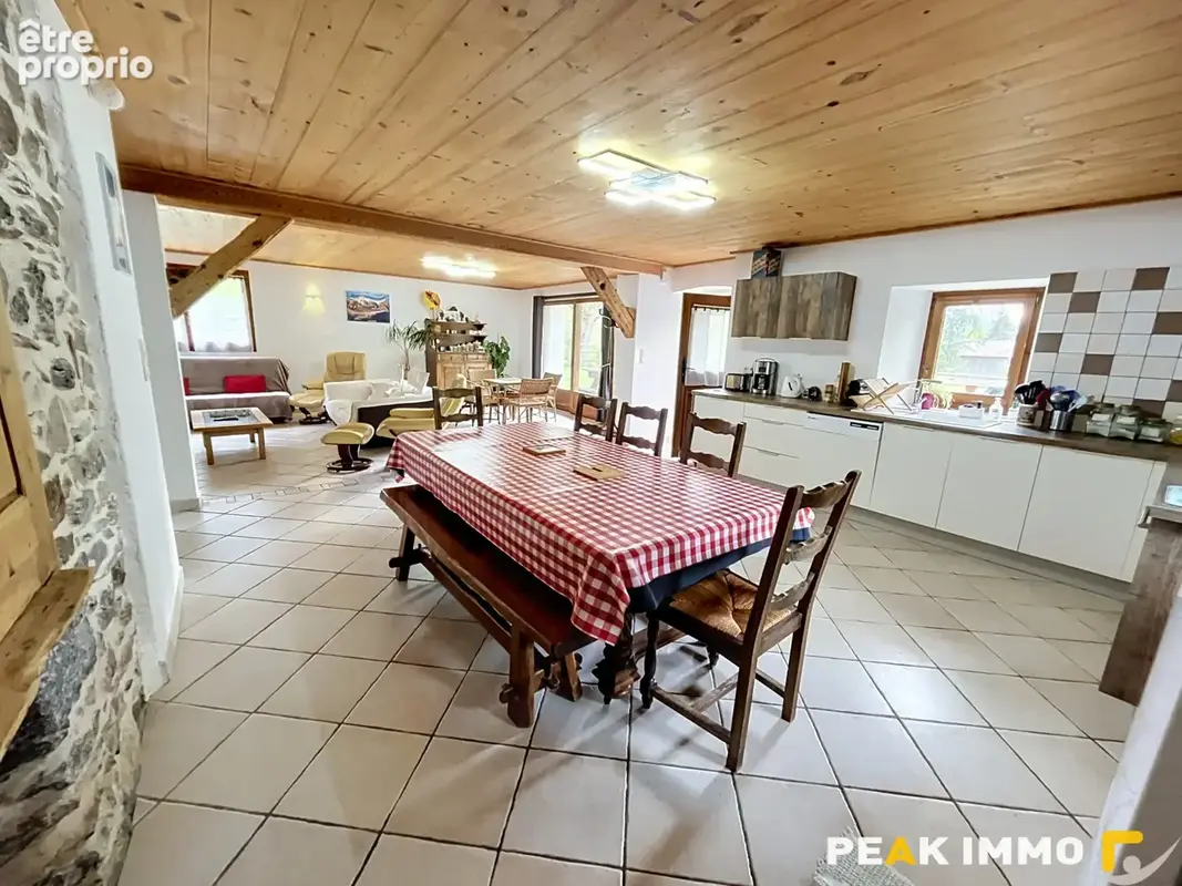 Megevette ferme renovee 3 chambres grange terrain 1288m2 - photo 3