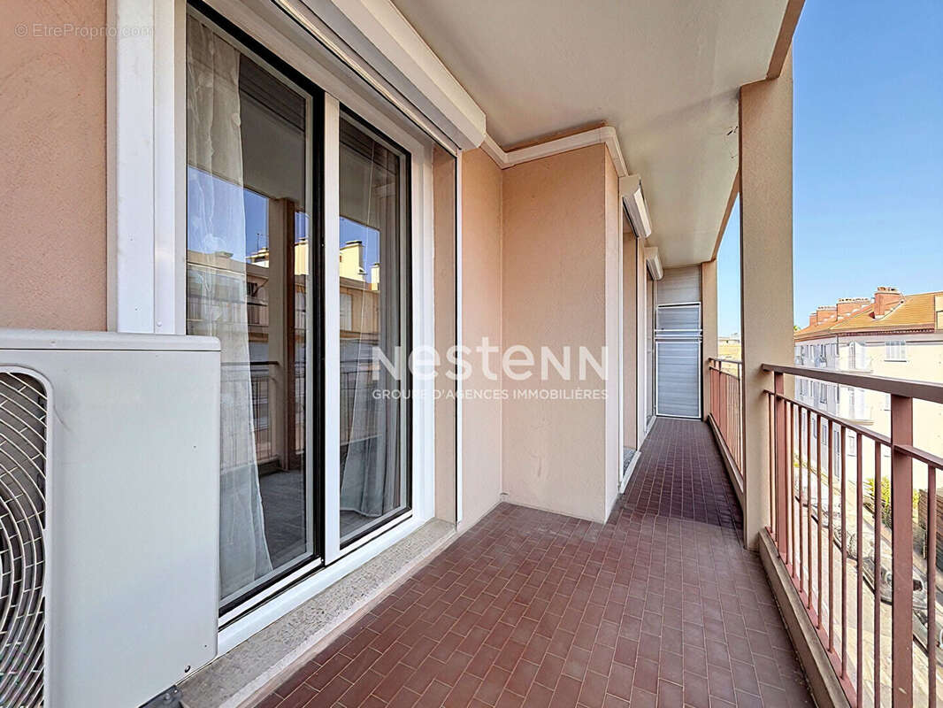 Golfe-Juan - 2 Pièces - 47m² - Plage 3min - Parking - Cave - Rénové - photo 4