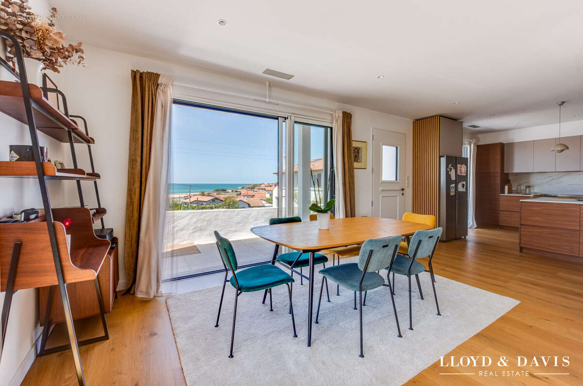 salle à manger vue mer - Maison à BIDART