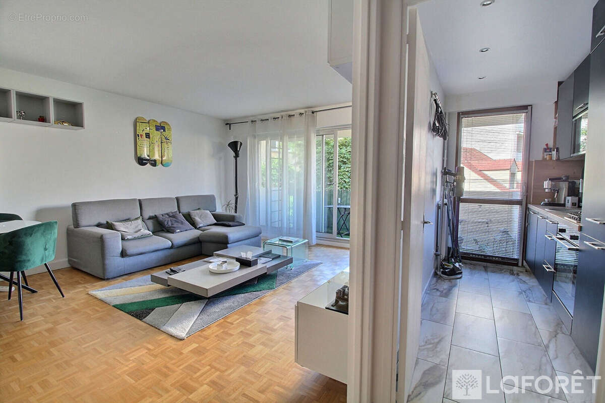 Appartement à LA GARENNE-COLOMBES