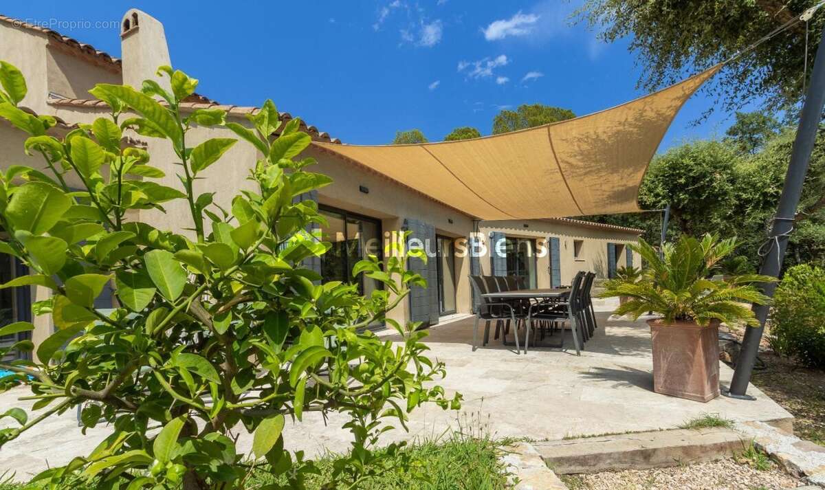 Maison à ROQUEBRUNE-SUR-ARGENS