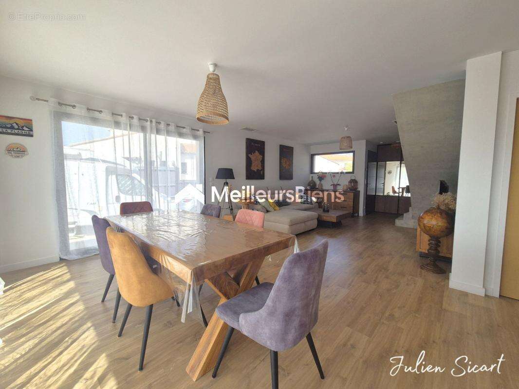 Maison à PEZILLA-LA-RIVIERE