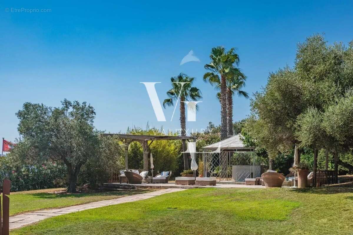 Maison 614 m² à Grimaud  - photo 11