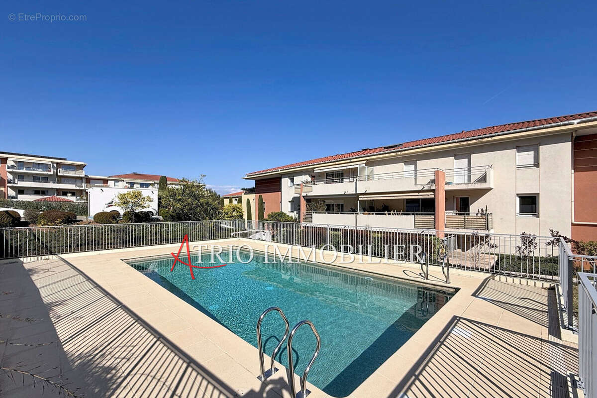 Appartement à SAINT-LAURENT-DU-VAR