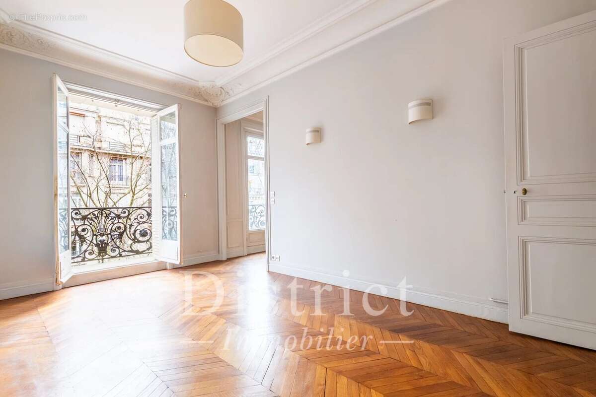Appartement à PARIS-7E