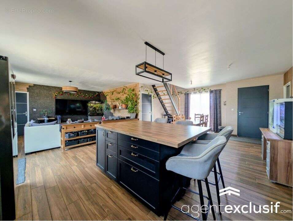 Maison 157 m² à Nadaillac  - photo 4